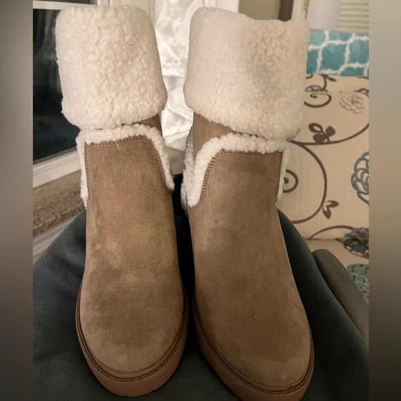 NWOT. JUSTFAB Ellie Trim Lug Sole Bootie - Picture 2 of 7